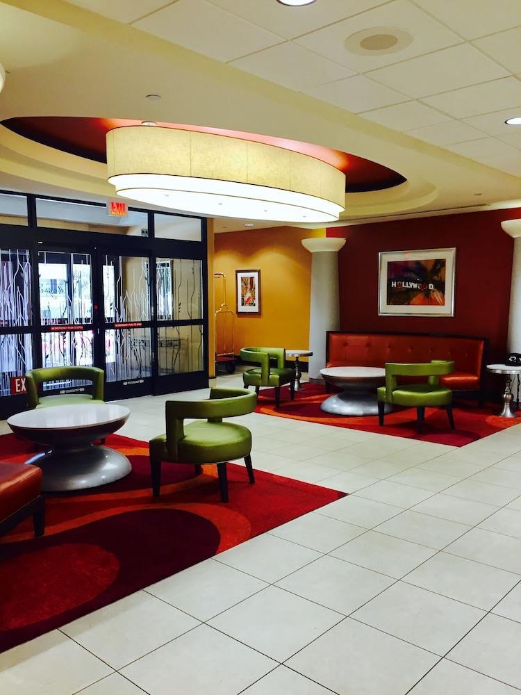 Hilton Garden Inn Los Angeles / Hollywood Екстериор снимка