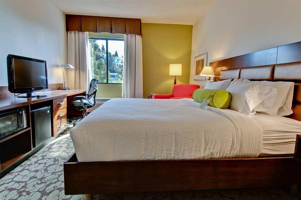 Hilton Garden Inn Los Angeles / Hollywood Екстериор снимка