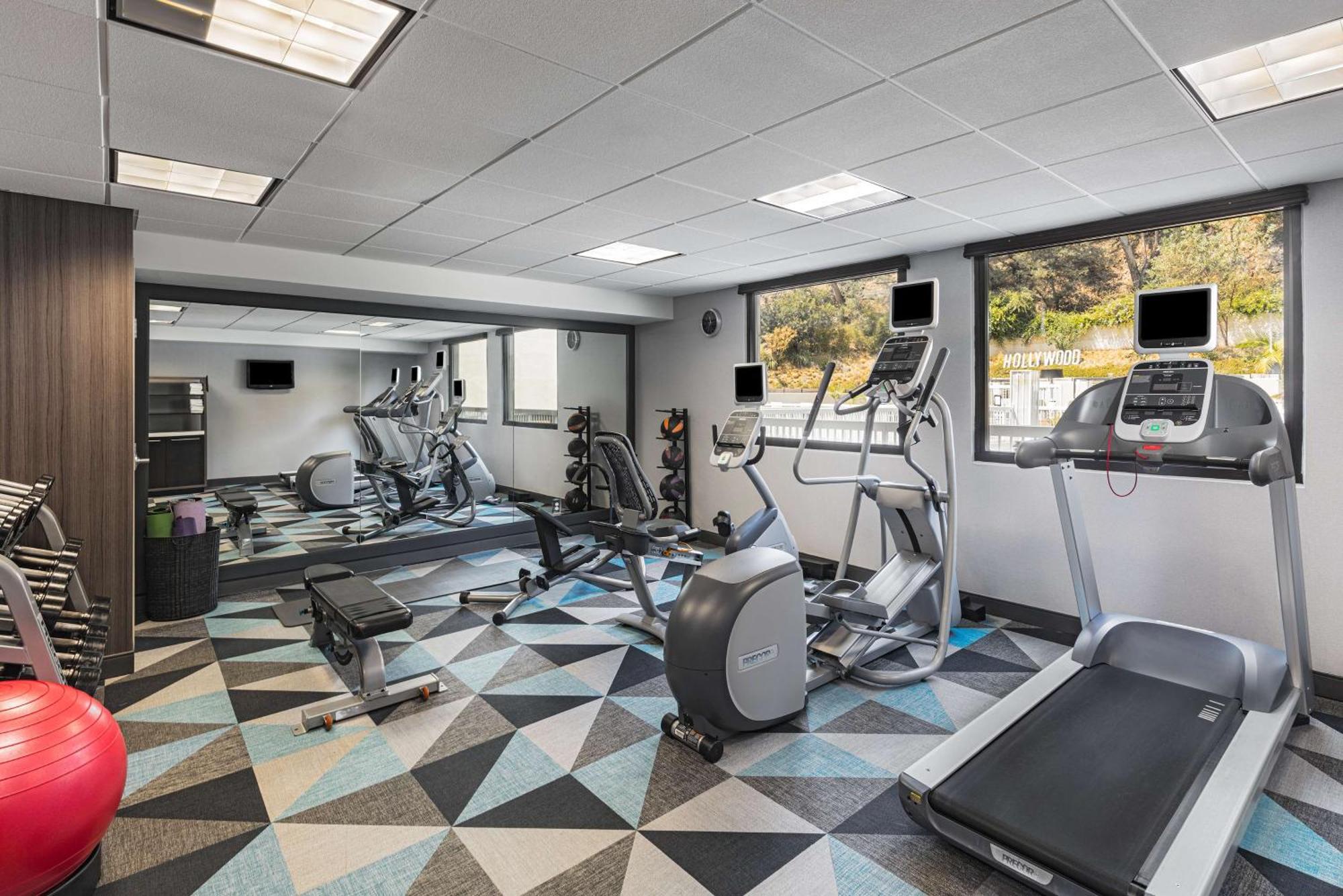 Hilton Garden Inn Los Angeles / Hollywood Екстериор снимка