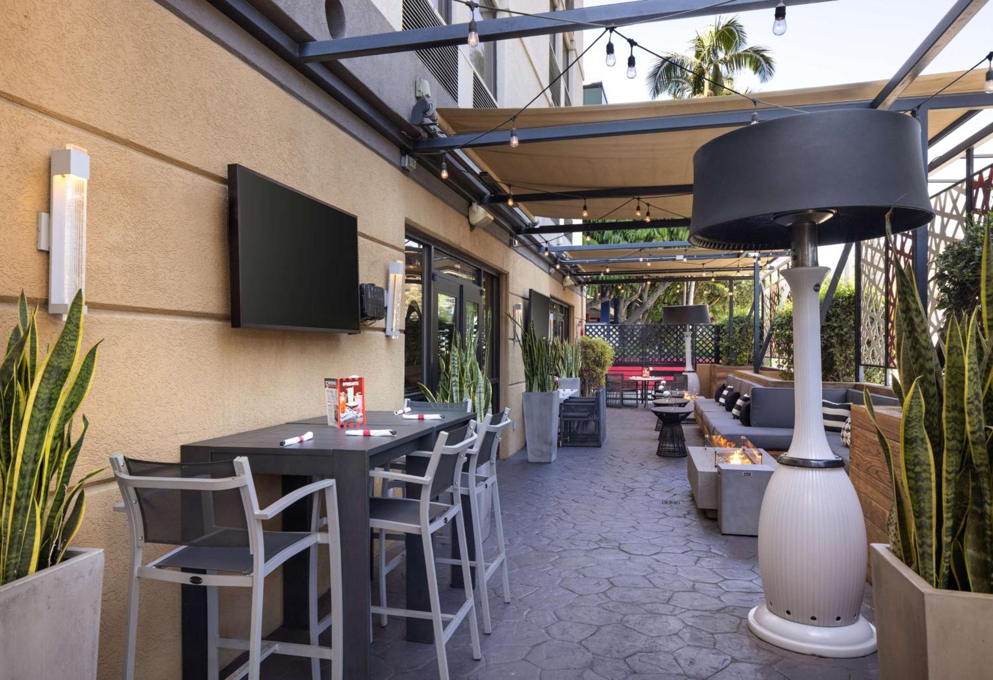 Hilton Garden Inn Los Angeles / Hollywood Екстериор снимка