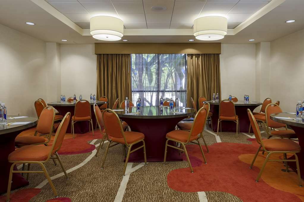 Hilton Garden Inn Los Angeles / Hollywood Съоръжения снимка
