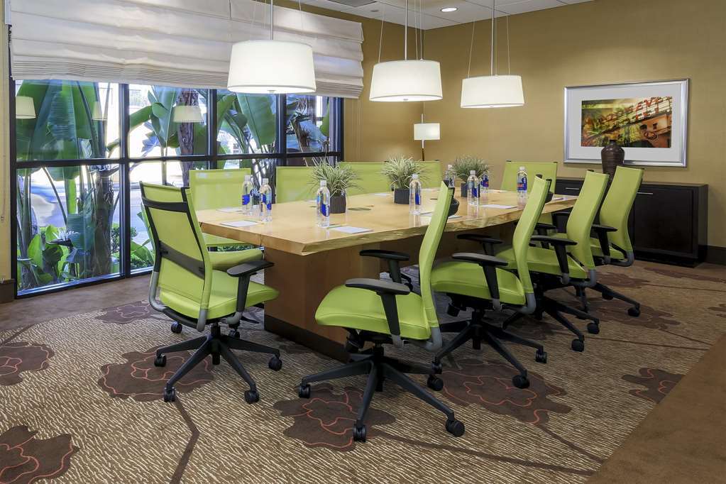 Hilton Garden Inn Los Angeles / Hollywood Съоръжения снимка